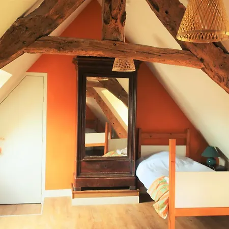 La Vieille Foulonniere : D'hotes & Permaculture Bed & Breakfast Pontorson