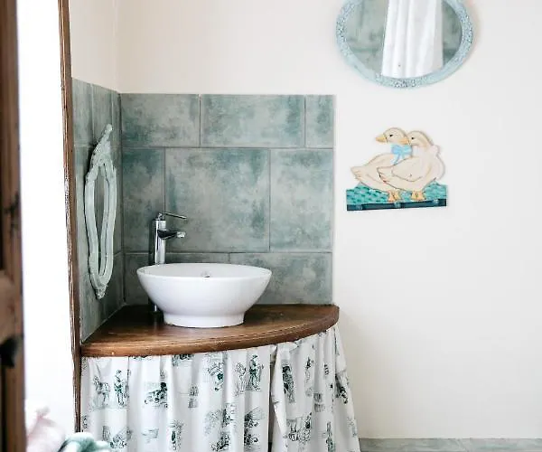 La Vieille Foulonniere : D'hotes & Permaculture Bed & Breakfast Pontorson